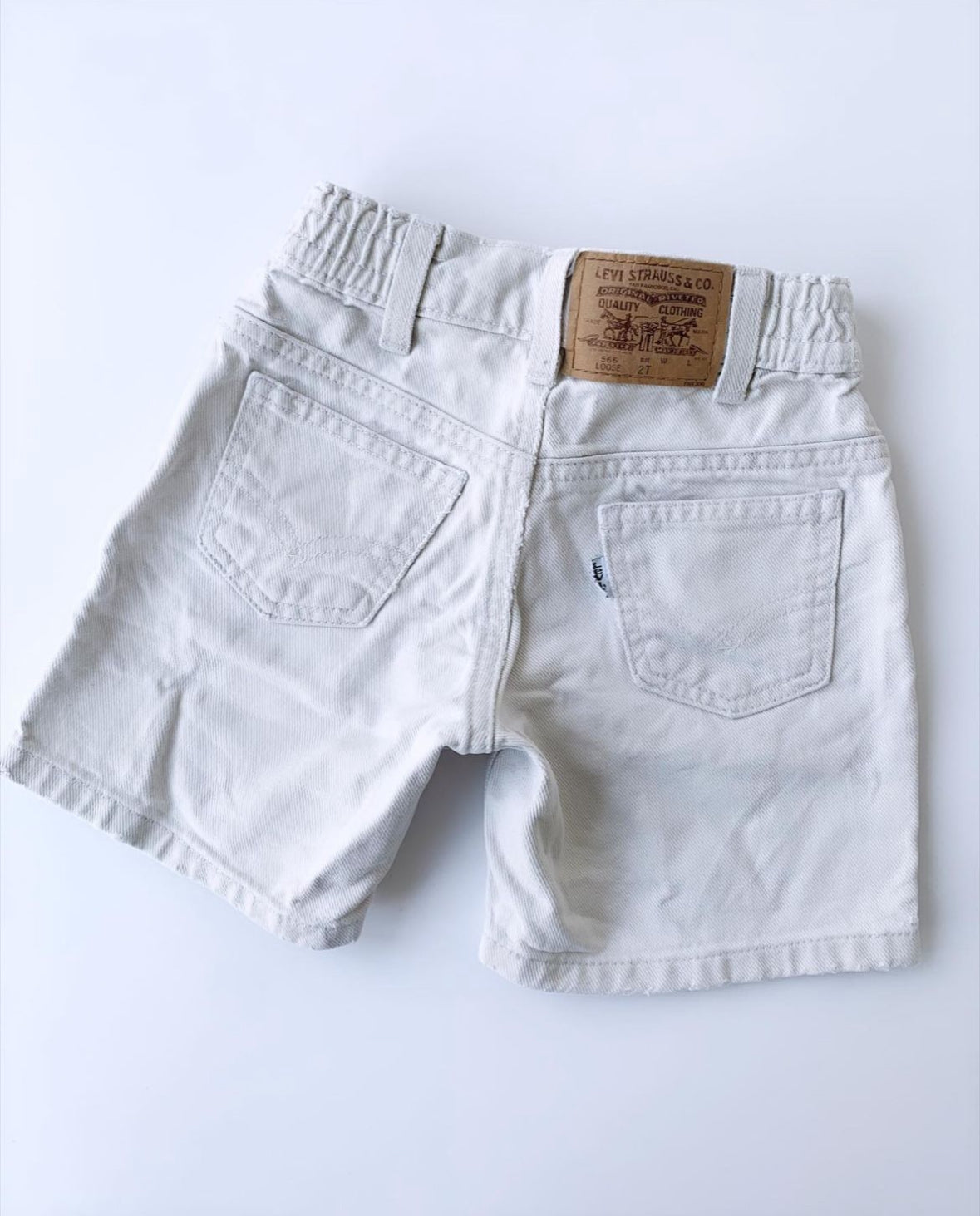 90s Vintage 566 Loose Fit Levi’s Jeans Shorts