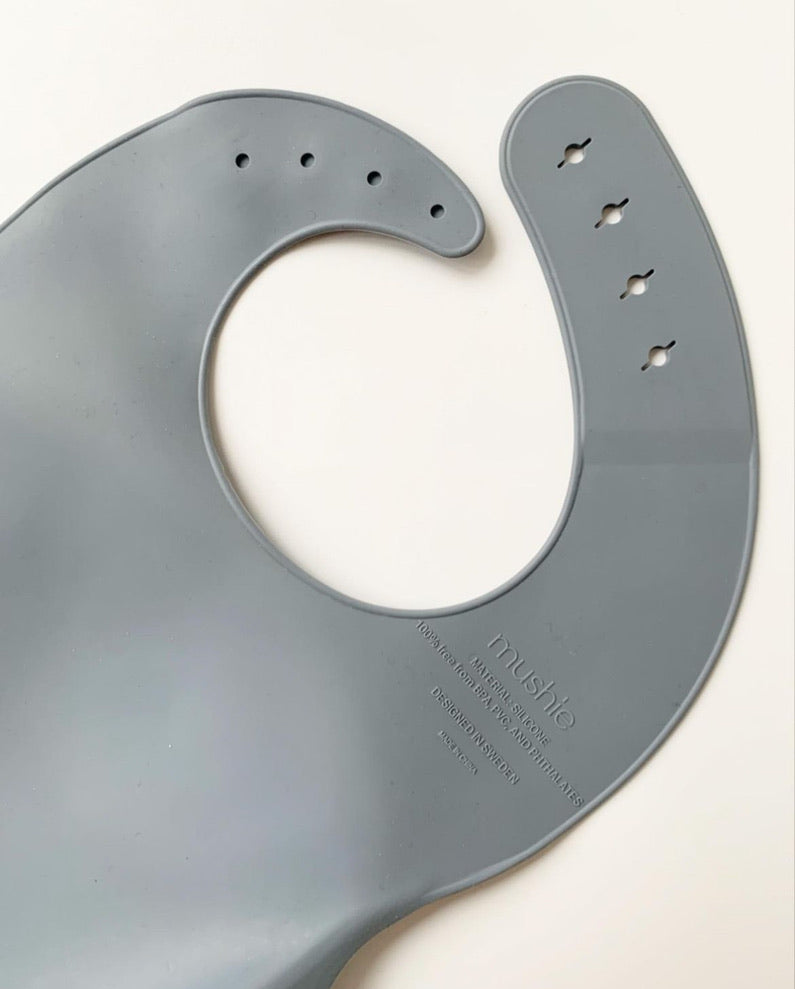 Mushie Silicon Bib, grey